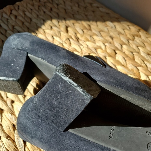 NATURALIZER black suede heels - Picture 4 of 4